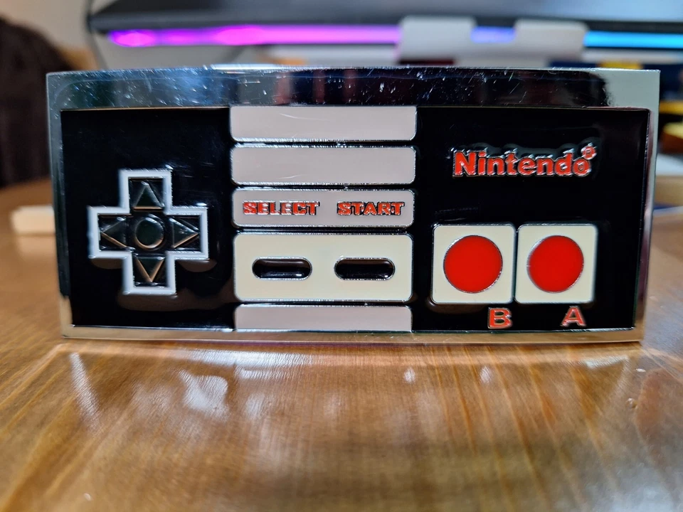 Пряжка ремня контроллера Nintendo NES 2003 подлинное хорошее состояние товара - Изображение 1 из 2