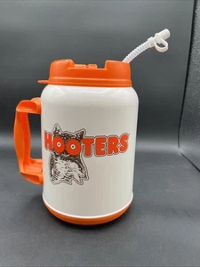 Vintage Whirley HOOTERS 64 Unzen Thermo Riesiger Reisebecher Kanne Kühler mit Strohhalm - Bild 1 von 9