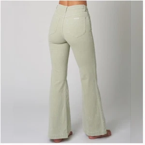 Pantalón Jean Rollas Eastcoast Acampanado Pana Verde Menta 26 - Imagen 1 de 8