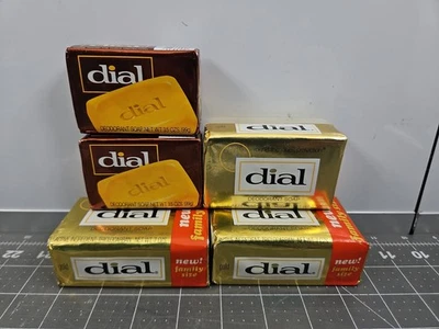 Jabón desodorante dorado con 5 esferas de colección 1 barra de 5 oz 2 barras de 3,5 oz 2 barras de 7 oz Foto 1 de 3