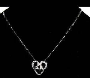 St John Knits 20" Einzelstrang Herz Anhänger Halskette Neu mit Etikett $250 - Bild 1 von 2