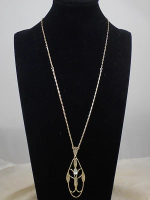 Collar colgante oblongo de cristal calado Jessica Simpson dorado DREAM ATRACKER Foto 1 de 2