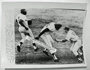 Original AP photo June 12 1969 NY Mets Wayne Garrett & Giants Willie McCovey - Picture 1 of 1