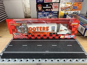 2002 Racing Champions #11 Brett Bodine Hooters 1/64 Nascar Diecast Hauler - Picture 1 of 13