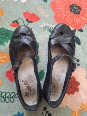 Zapatos de cuero Rieker Mary Jane negros con hebilla ajustable talla 40 Foto 1 de 4