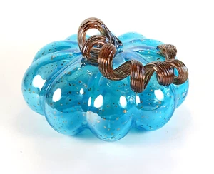 Mundgeblasener Glas Kürbis blau mit Gold Glitzer 7" Breite x 4,5" Höhe Herbst Erntedank Dekor - Bild 1 von 16