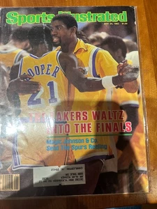 FREE SHIP! Sports Illustrated ~ May 24, 1982 - LAKERS WALTZ INTO THE FINALS - Picture 1 of 3