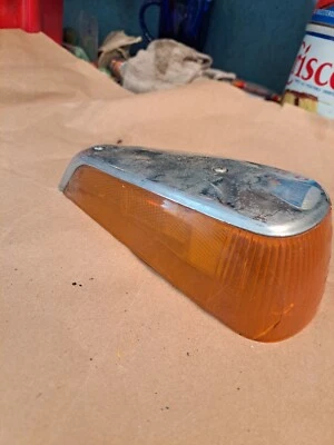 VW VOLKSWAGEN BEETLE HASSIA SAE IAP P169 BL 25 LUZ DE GIRO DERECHA AÑOS 70 CON GRIETA Foto 1 de 4