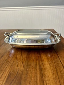 Plato de calentamiento Reed and Barton con dos asas y tapa 1954 Mayflower - Imagen 1 de 6