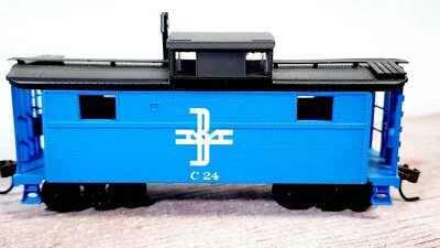 Boston & Maine RR NE-5 Center Cupola caboose C24 Bowser 55015 Owner Built HO - Image 1 of 4