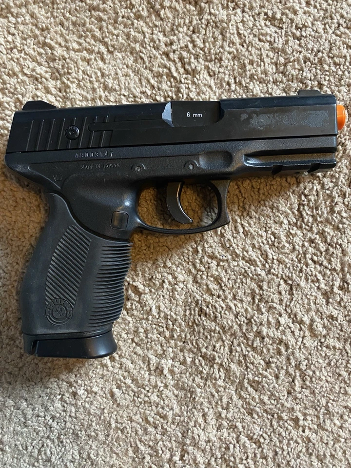 Pistola de Airsoft Co2 NBB con Licencia Taurus 6 mm FUNCIONA BIEN Foto 1 de 1