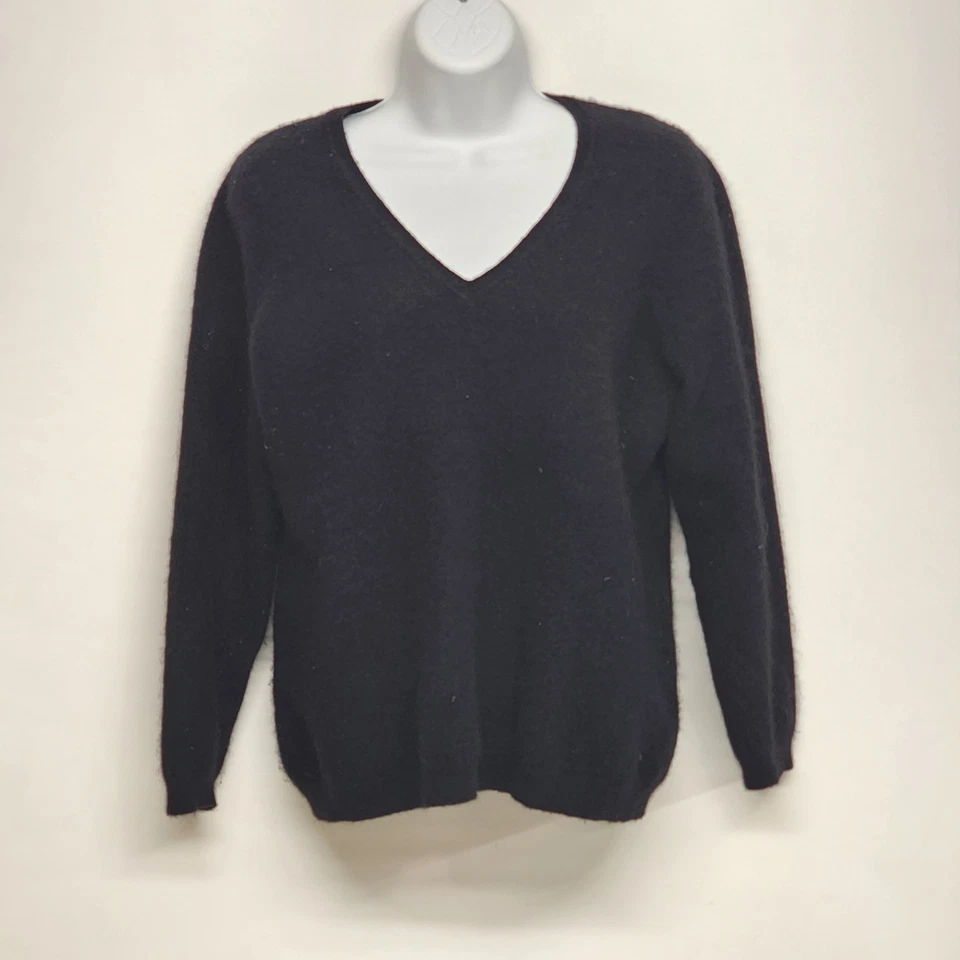 Women's Black V-Neck Cashmere Sweater Size Medium Soft Knit Classic Pullover - Image 1 of 4