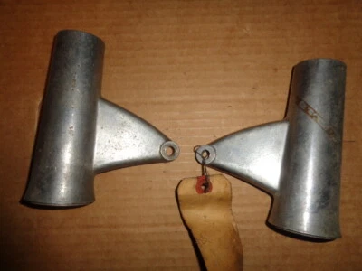 Juego de portalámparas Ducati RH + LH Monza usado todos 250cc excepto SCR 0460-37-193 / 183 Foto 1 de 4