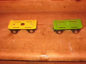 BIGJIGS BJT442 ZUGGLEISSCHIENE FLACHBETTWAGEN WAGEN MAGNETISCHE KUPPLUNG PASST MO - Bild 1 von 3