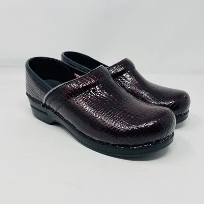 Zuecos informales Sanita talla US 7 EU 38 rojo estampado de reptil cuero texturizado Foto 1 de 4