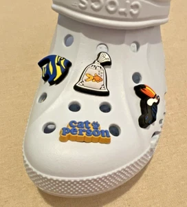 Lot of 4 Pcs Jibbitz Crocs Charms Fish Cat Person Toucan Goldfish in Baggy - Picture 1 of 3