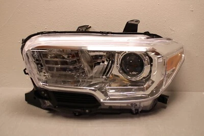 Faro halógeno lateral izquierdo Toyota Tacoma 2016 2017 2018 2019 2020 Foto 1 de 4