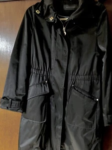 ELIE TAHARI LEICHTER TRENCHCOAT MIT KAPUZE VERSTECKT IM STEHKRAGEN GR. P/S - Bild 1 von 6