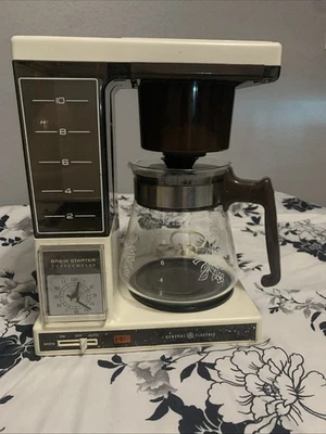 Vintage GE B2-3390-0 Coffeematic Brew Starter  10 Cup  Coffee Maker W/Clock  - Image 1 of 4