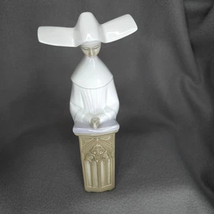 Figura de monja rezando Lladro arrodillada 5507 hermana de la caridad corneta porcelana - Imagen 1 de 6