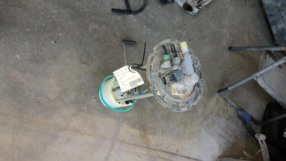 Used Fuel Pump fits: 2013 Gmc Sierra 3500 pickup Pump Assembly Chassis Cab gasol Foto 1 de 4