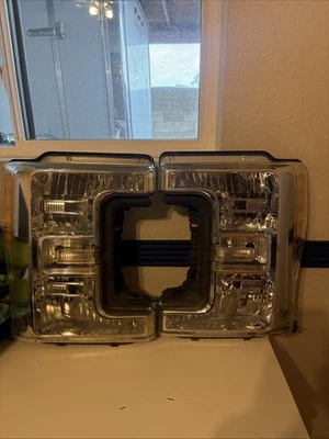 Faros delanteros Ford F-250 Super Duty 2017 (par) o izquierda y derecha Foto 1 de 4