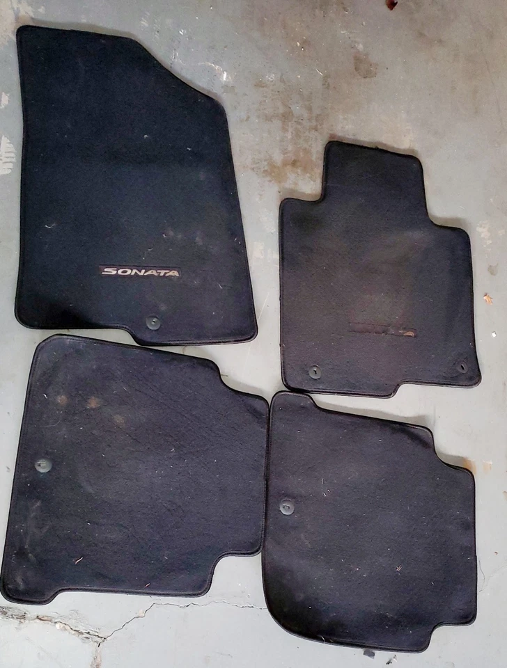 2015-17 Hyundai Sonata Carpet Mat Set Front & Rear Black Used Original OEM - Image 1 of 2