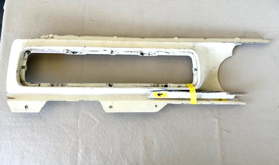 Panel de lámpara trasera Shelby GT350 1968 fibra de vidrio rosa original mitad solo #7048 Foto 1 de 4