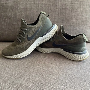 Nike Epic React Flyknit - oliv-grün - Gr. EUR 43 / UK 8.5 - Bild 1 von 7
