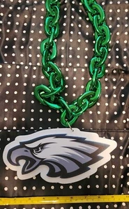 Philadelphia Eagles Oversized NFL Fan Chain Necklace Foam - Picture 1 of 1
