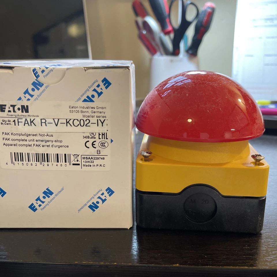 FAK R /V/KC02 /IY. EATON-Moeller foot switch. WIT 2Nclose contacts