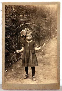 KLEINES MÄDCHEN um 1920 - Picture 1 of 2