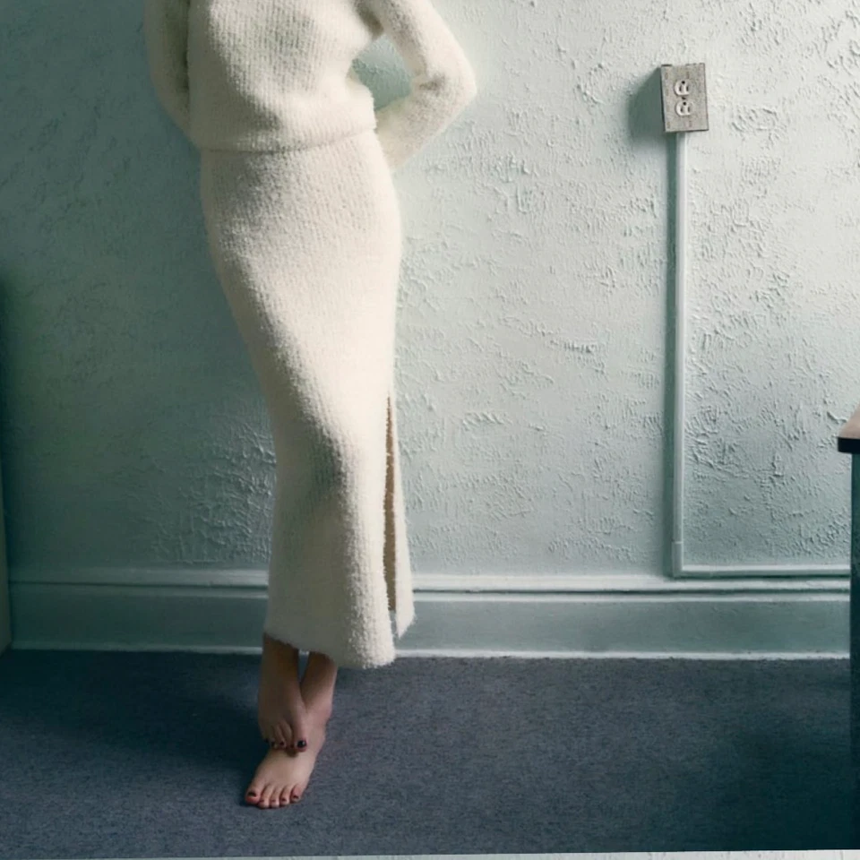 ZARA SAIA MIDI FEMININA PELE SINTÉTICA LEVE ECRU TAMANHO M, L. - Imagem 1 de 4