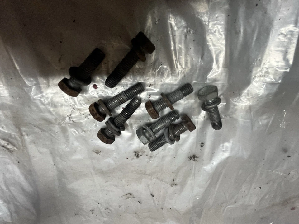 Tornillos de escape Suzuki GS550L 1982 Foto 1 de 1