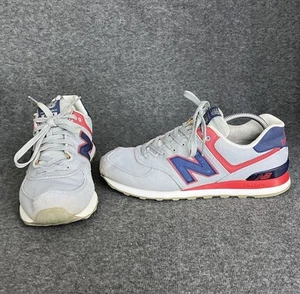 New Balance 574 Jetsetter Pack Uomo 9.5D Argento Visone Grigio Rosso Blu ML574JTU ISSUE - Foto 1 di 18