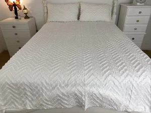 Harvey Norman L’Avenue White Cotton Chenille Chevron Stripe Double Bedspread Set - Picture 1 of 21