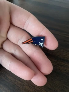 NEW ENGLAND PATRIOTS PIN Football NFL Team Gift Enamel Hat Backpack Lapel Brooch - Picture 1 of 3