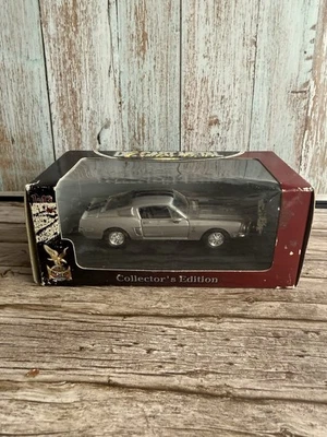 Coche diecast Shelby GT 500-KR 1968 GRIS 1/43 Road Signature Models 94214 NRFB Foto 1 de 4