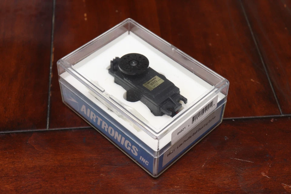 Airtronics / Sanwa 94921 low profile dual ball bearing coreless servo (New) - Image 1 of 1