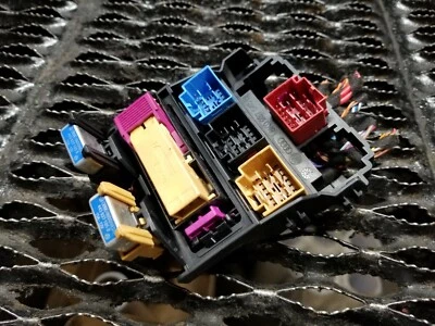 2013 2014 2015 2016 AUDI A4 FUSE RELAY BOX OEM - Image 1 of 4