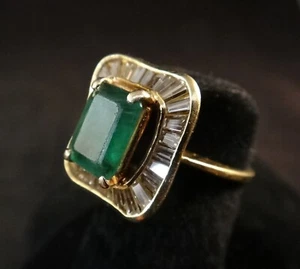 18k Ring w/28 Caliper Cut Diamonds & 1.6 Carat Emerald Cut Emerald. Size 5 1/2" - Picture 1 of 6