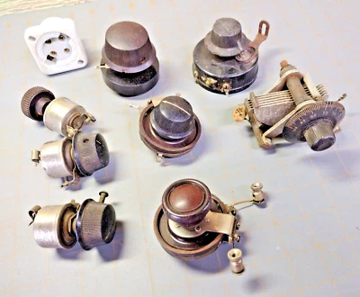 Lote De Colección Piezas Electrónicas Antiguas Clarostat Yaxley Potenciómetro Resistencia ASIS NX Foto 1 de 4