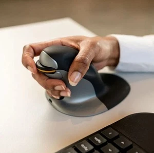 The Penguin 3-in-1 Ambidextrous Vertical Mouse - Medium - Photo 1/5