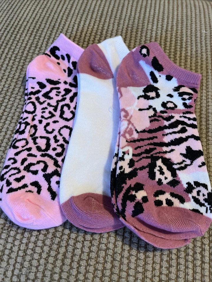 Juego de tres calcetines decorativos para mujer talla 4-10 totalmente nuevos Foto 1 de 1