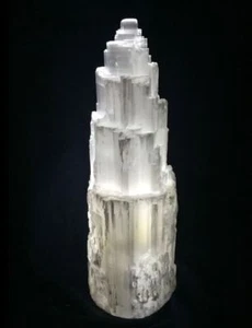 Selenite Cristallo Lampadina Neve Mountain Torre Grado a 30cm Piombo & Lampadina - Foto 1 di 3