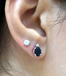 PENDIENTES DE ZAFIRO FORMA OVALADA 2.01 CTS CON UN DIAMANTE 0.04 CTS SI 1 G COLOR 14 K - Imagen 1 de 4