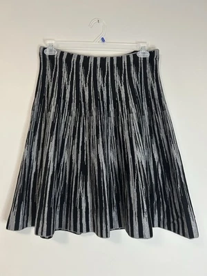 NUEVO CON ETIQUETAS Elegante Falda Suéter Tejida Negra y Gris para Mujer, Talla L Foto 1 de 4
