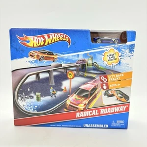 Hot Wheels 2010 Radical Roadway City Race Street Race Track Playset With Car New - Picture 1 of 14