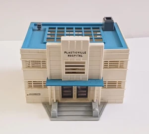 EDIFICIO HOSPITAL PLASTICVILLE ESCALA O - Imagen 1 de 7