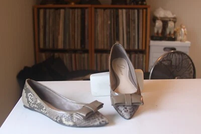 Zapatos planos de ballet Delman marrón estampado de serpiente charol charol para mujer talla 6 Foto 1 de 4